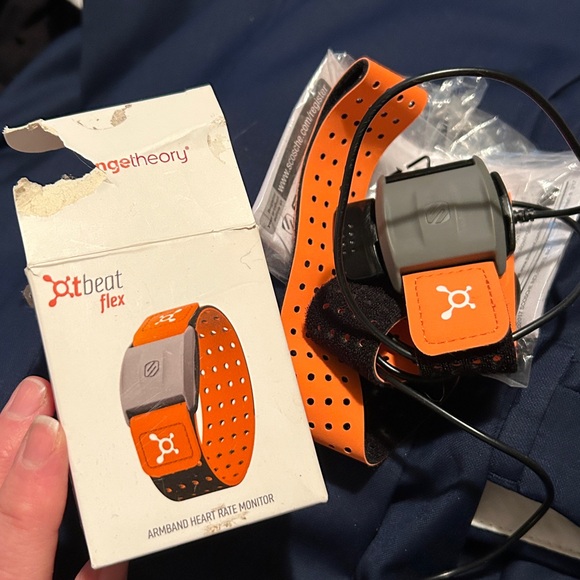 Orangetheory OTbeat Flex Armband Heart Rate Monitor With Charger - Picture 2 of 4